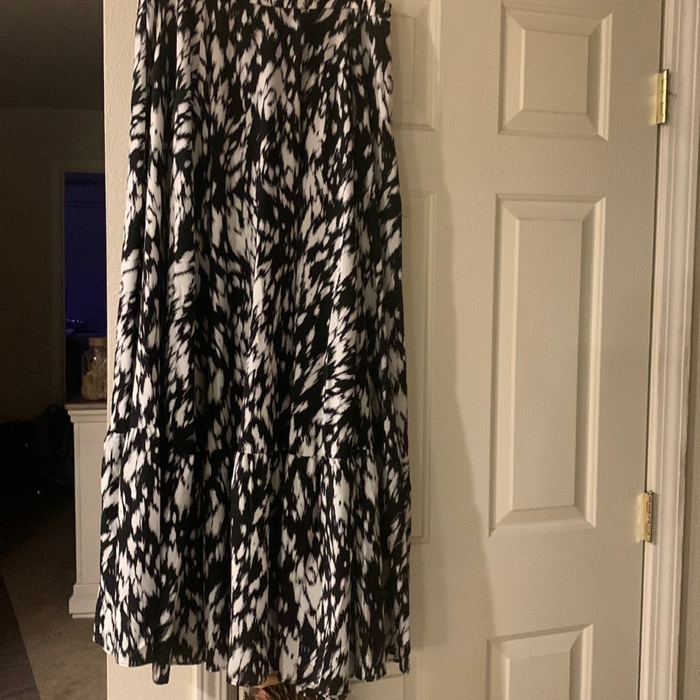 Joyfolie black and white skirt